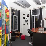 Tazu Hostel (Adults Only)