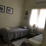 Dormitorio Con Bano Privado En Casa De Familia.