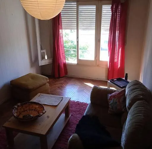 Apartamento Retro, Comodo Y Muy Luminoso.