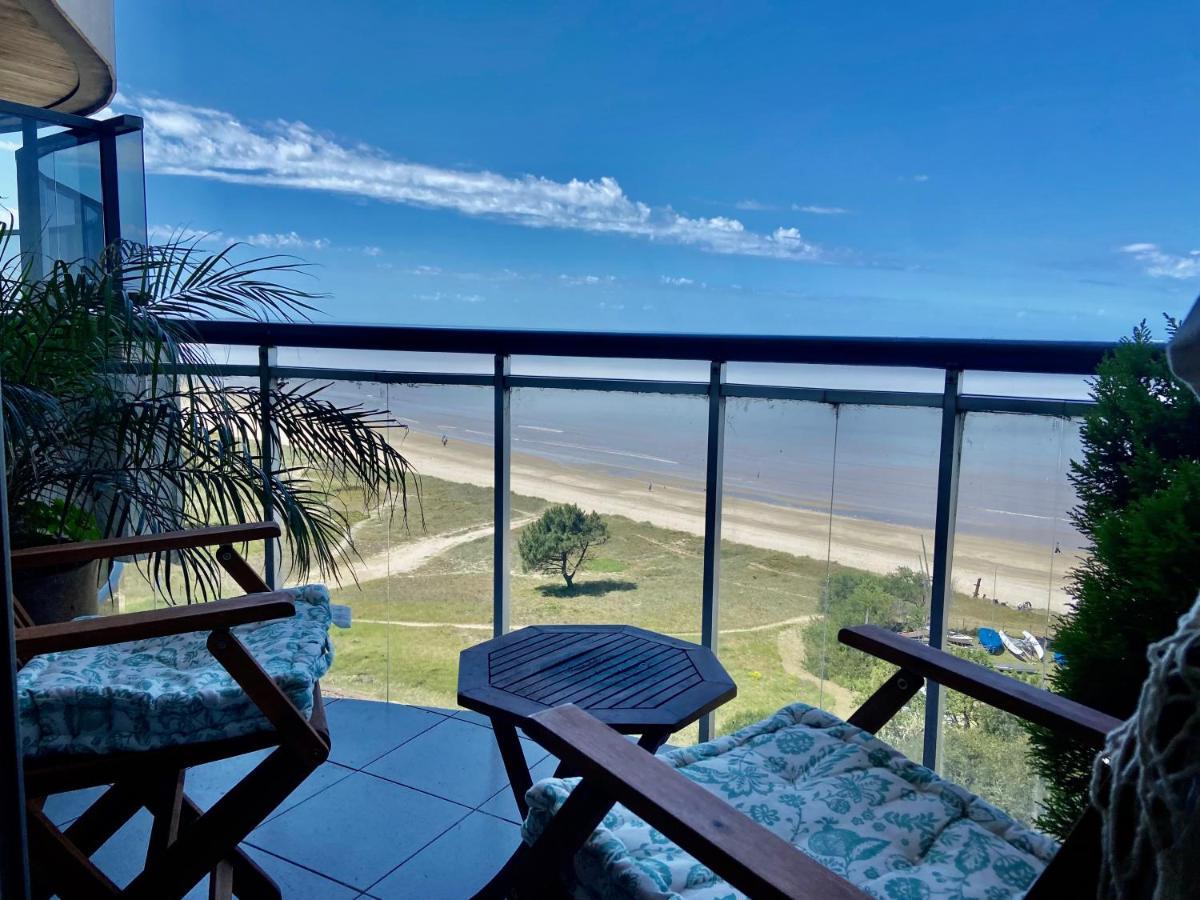 Apartamento frente a la playa Malvín, Montevideo Montevideo