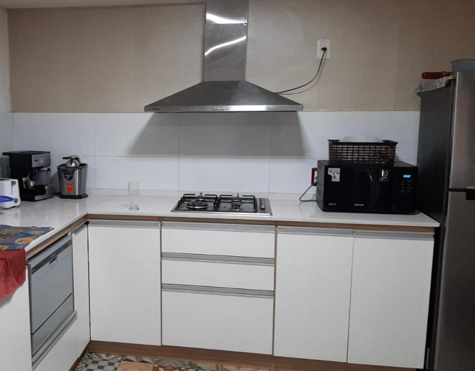 Habitación Cuarto Grande Con Baño Privado En Parque Rodó Habitación en casa particular