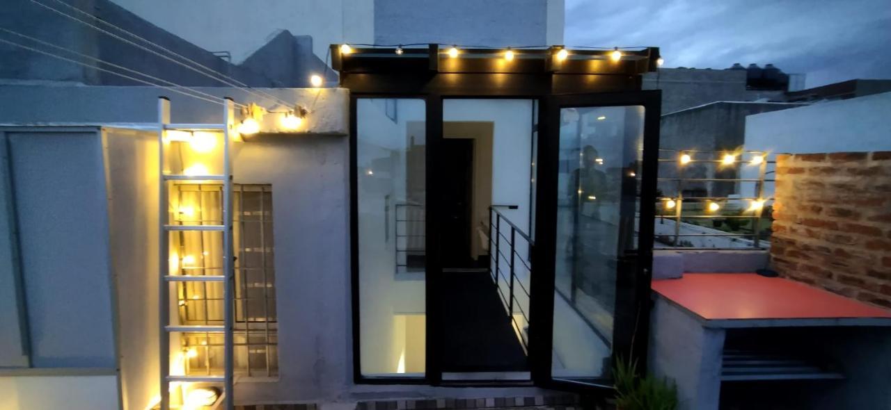 House With Large Terrace, Jacuzzi And Gated Parking For One Car Montevideo