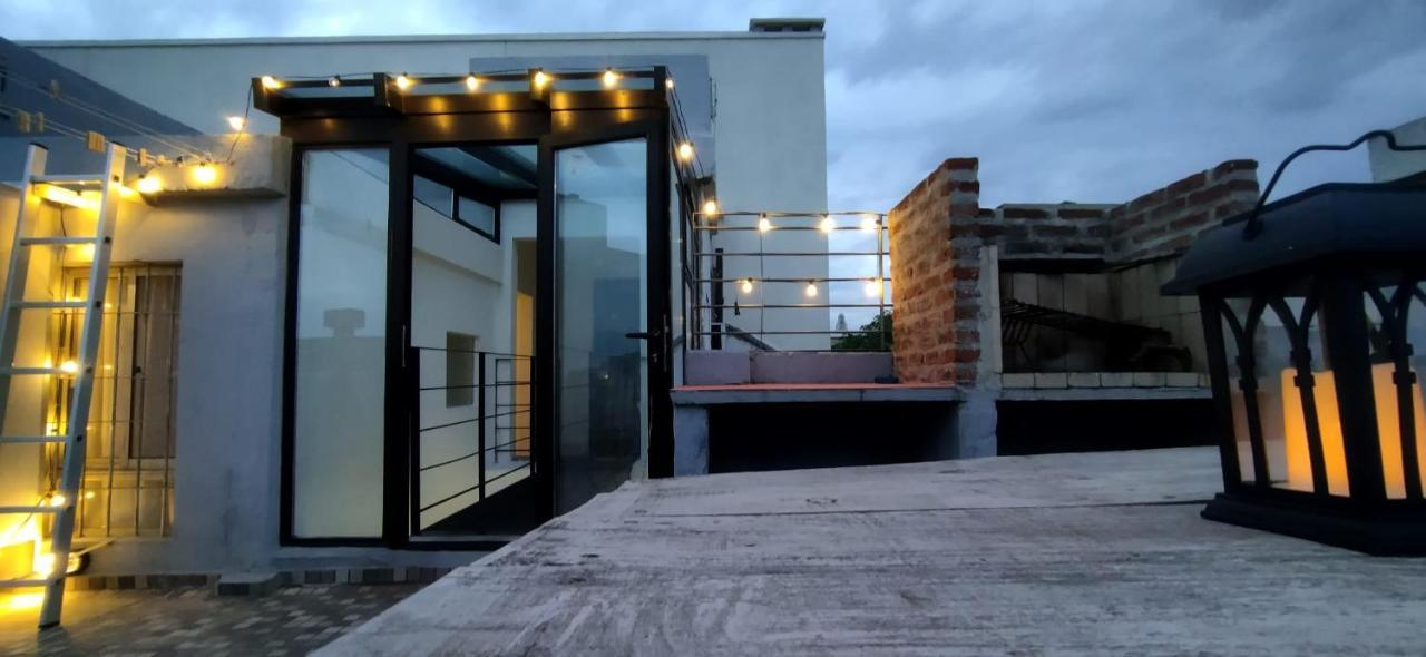 House With Large Terrace, Jacuzzi And Gated Parking For One Car *