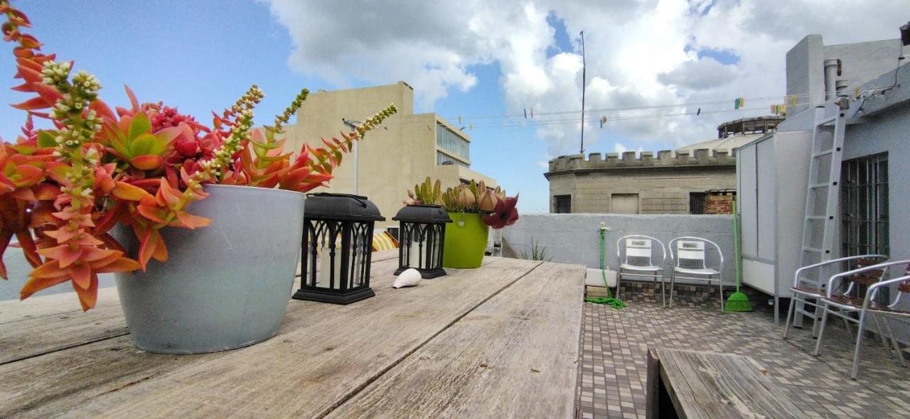House With Large Terrace, Jacuzzi And Gated Parking For One Car Montevideo