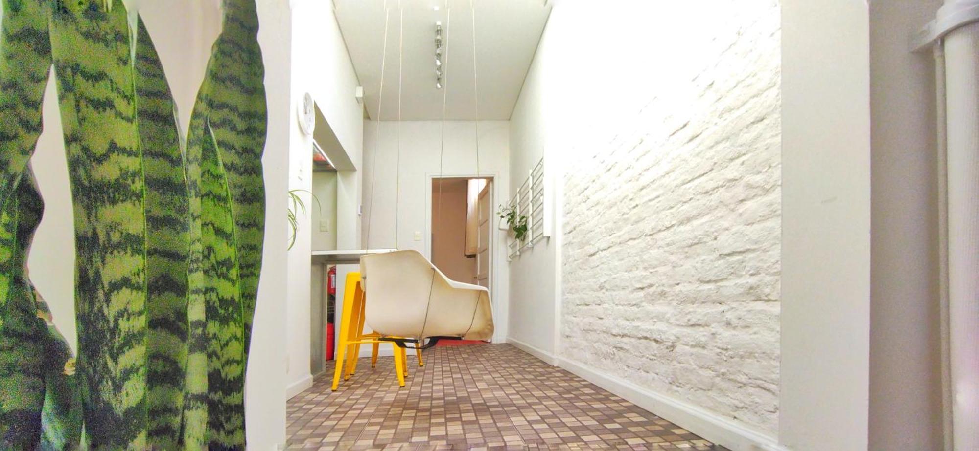 House With Large Terrace, Jacuzzi And Gated Parking For One Car Montevideo