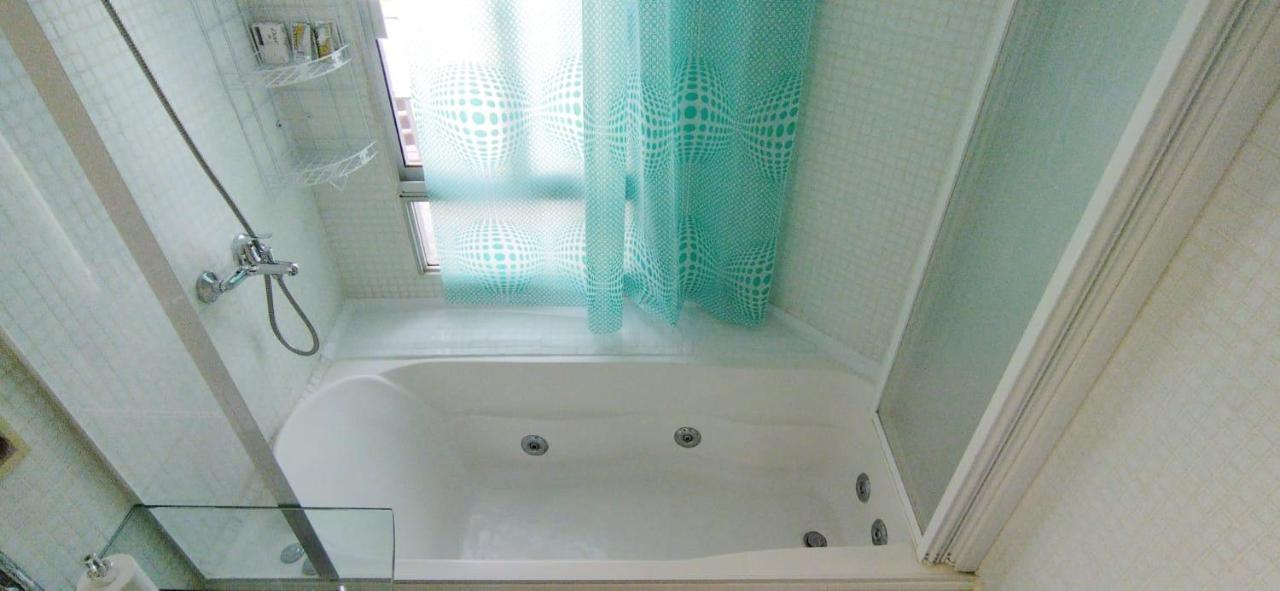 House With Large Terrace, Jacuzzi And Gated Parking For One Car *