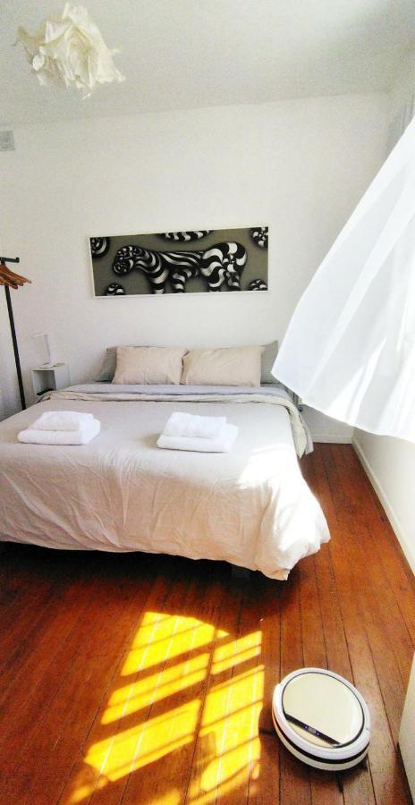 House With Large Terrace, Jacuzzi And Gated Parking For One Car *