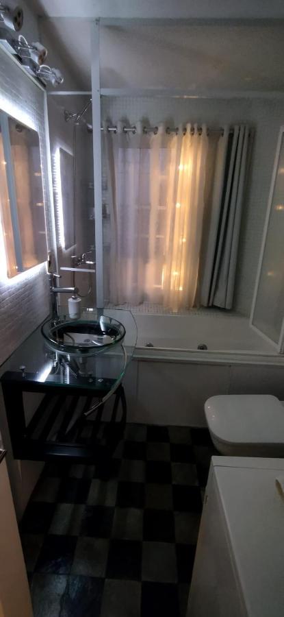 House With Large Terrace, Jacuzzi And Gated Parking For One Car Сasa de vacaciones Montevideo