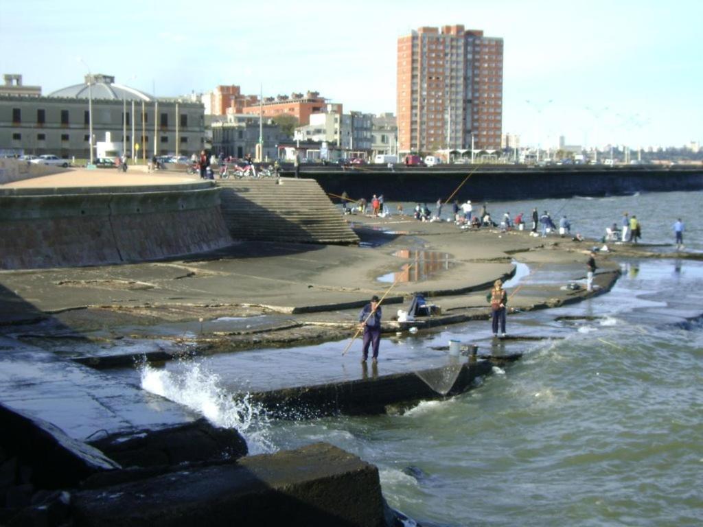 Сasa de vacaciones House With Large Terrace, Jacuzzi And Gated Parking For One Car Montevideo
