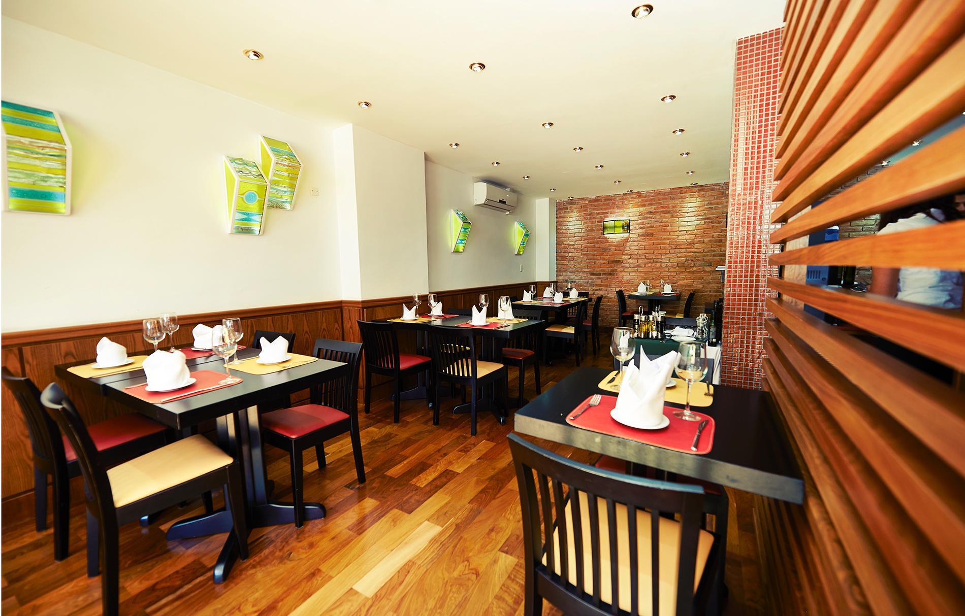 Balmoral Plaza 4*