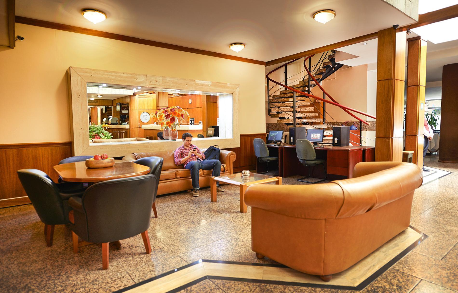 Hotel Balmoral Plaza