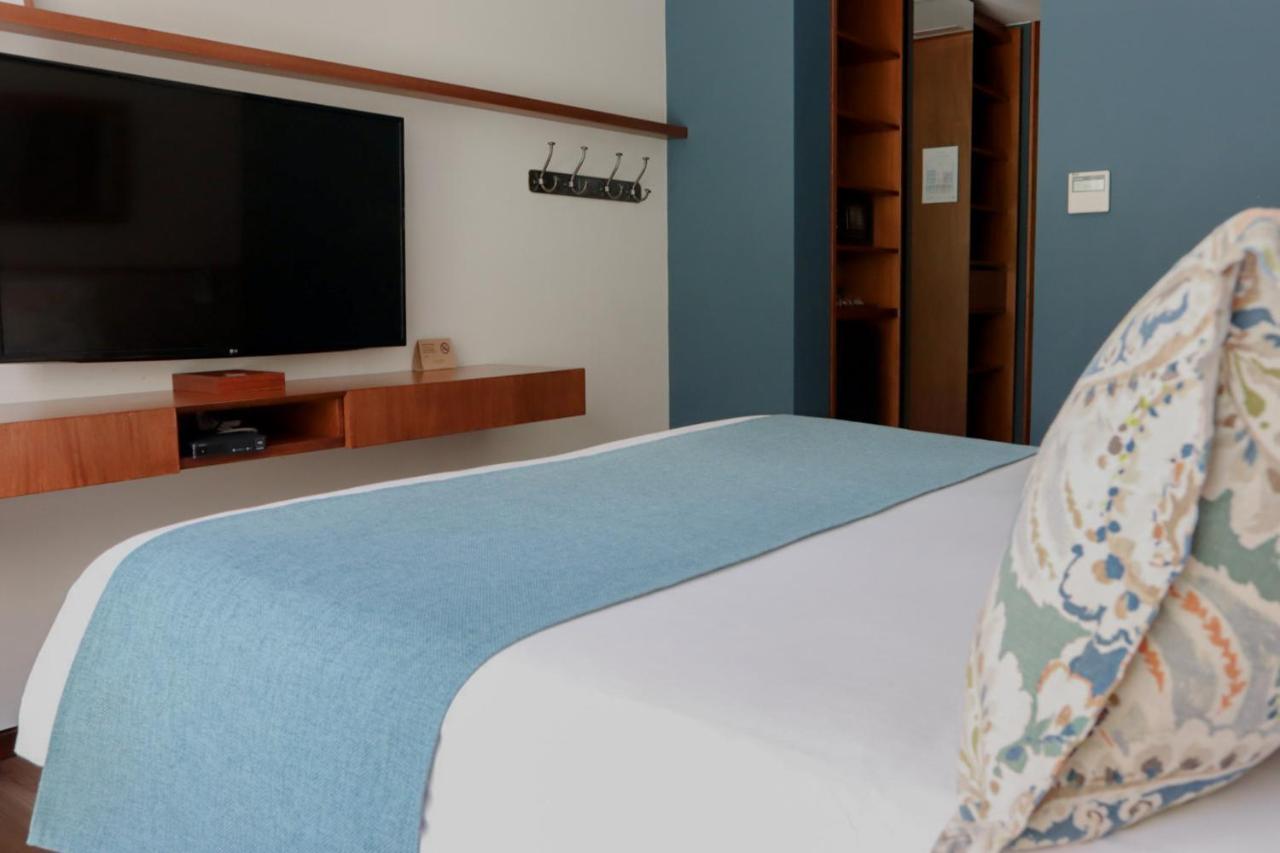 Puerto Buceo Hotel 4*