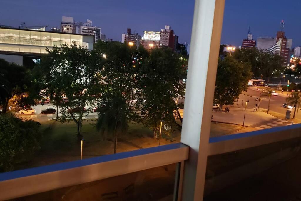 Frente A Terminal Tres Cruces. Apartamento