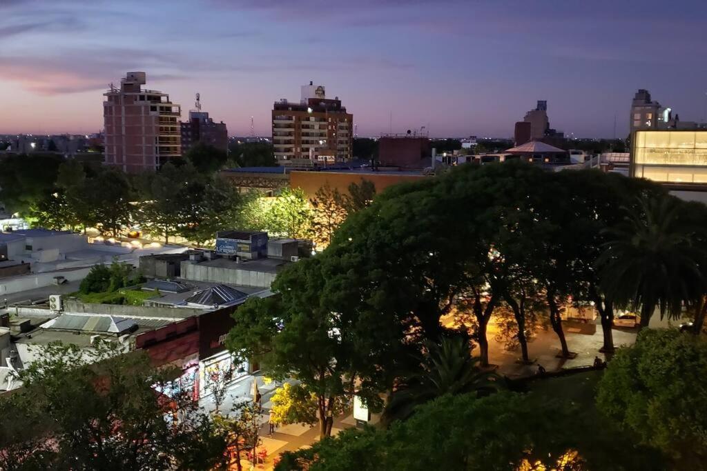 Frente A Terminal Tres Cruces. Apartamento *