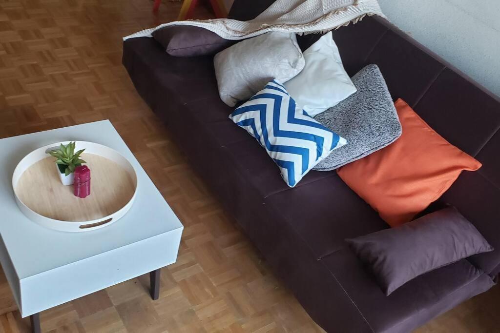 Apartamento Frente A Terminal Tres Cruces. Montevideo