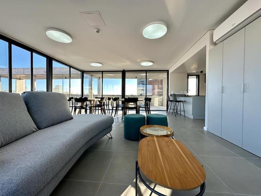 Brand New Near Port - Piso 11 *