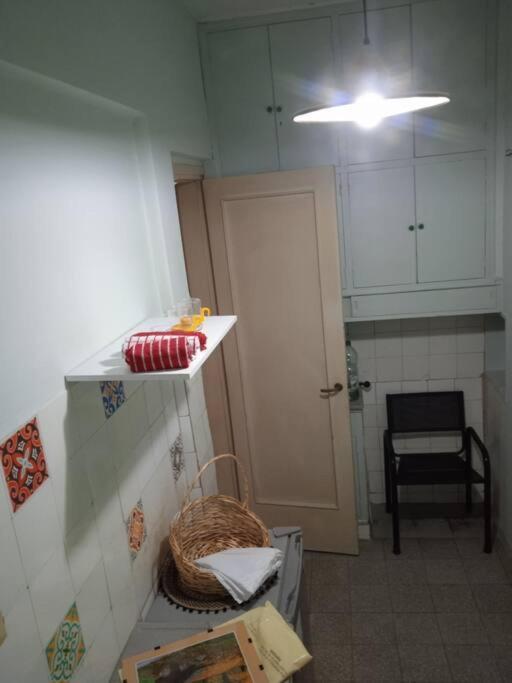 Apartamento Retro, Comodo Y Muy Luminoso. Apartamento