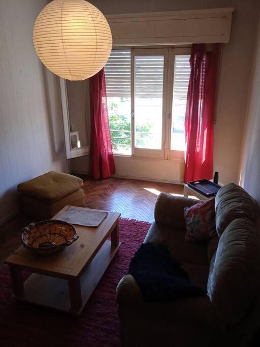 Apartamento Retro, Comodo Y Muy Luminoso. *