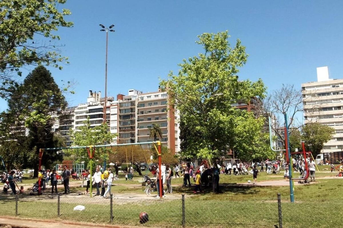 Depart En Rambla Punta Carretas * Montevideo