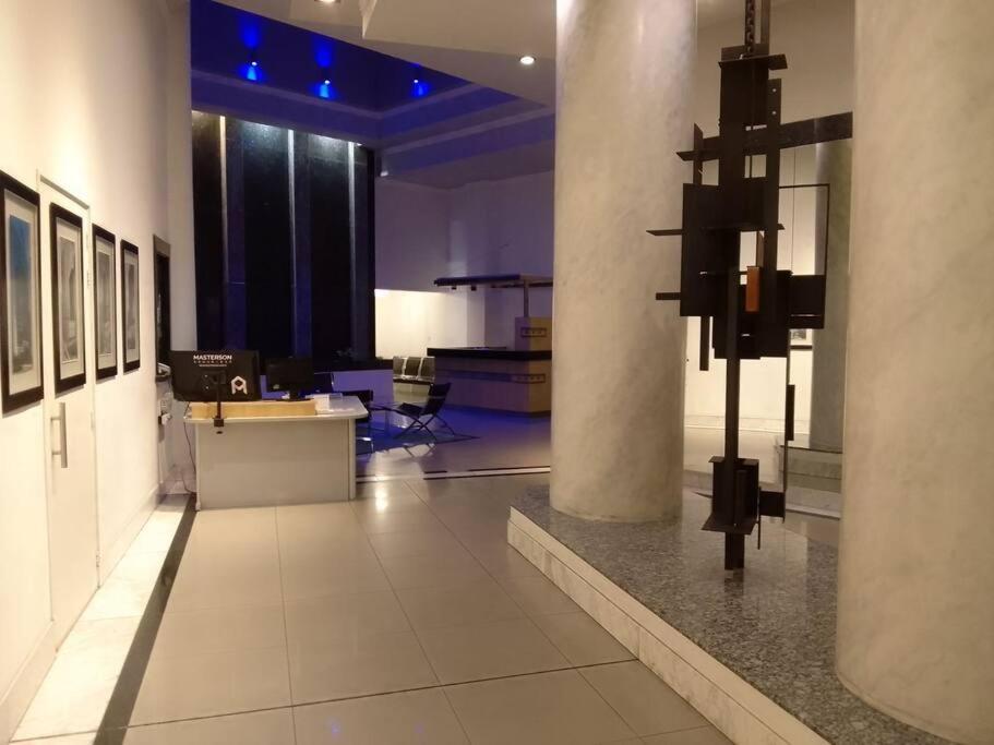 A Pasos Terminal/hospitales/con Garaje/recepcion 24 Hs Apartment *