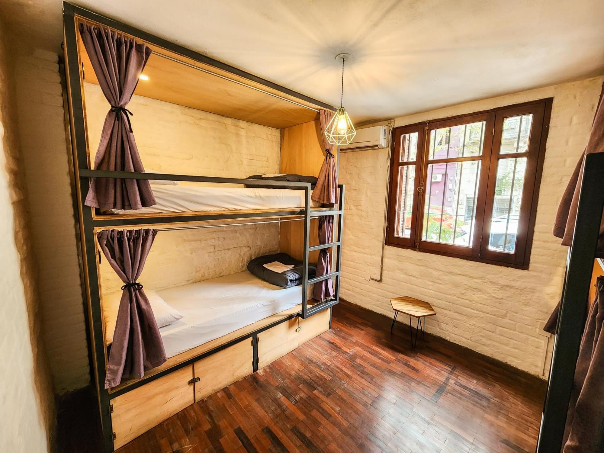 Mediomundo Hostal *