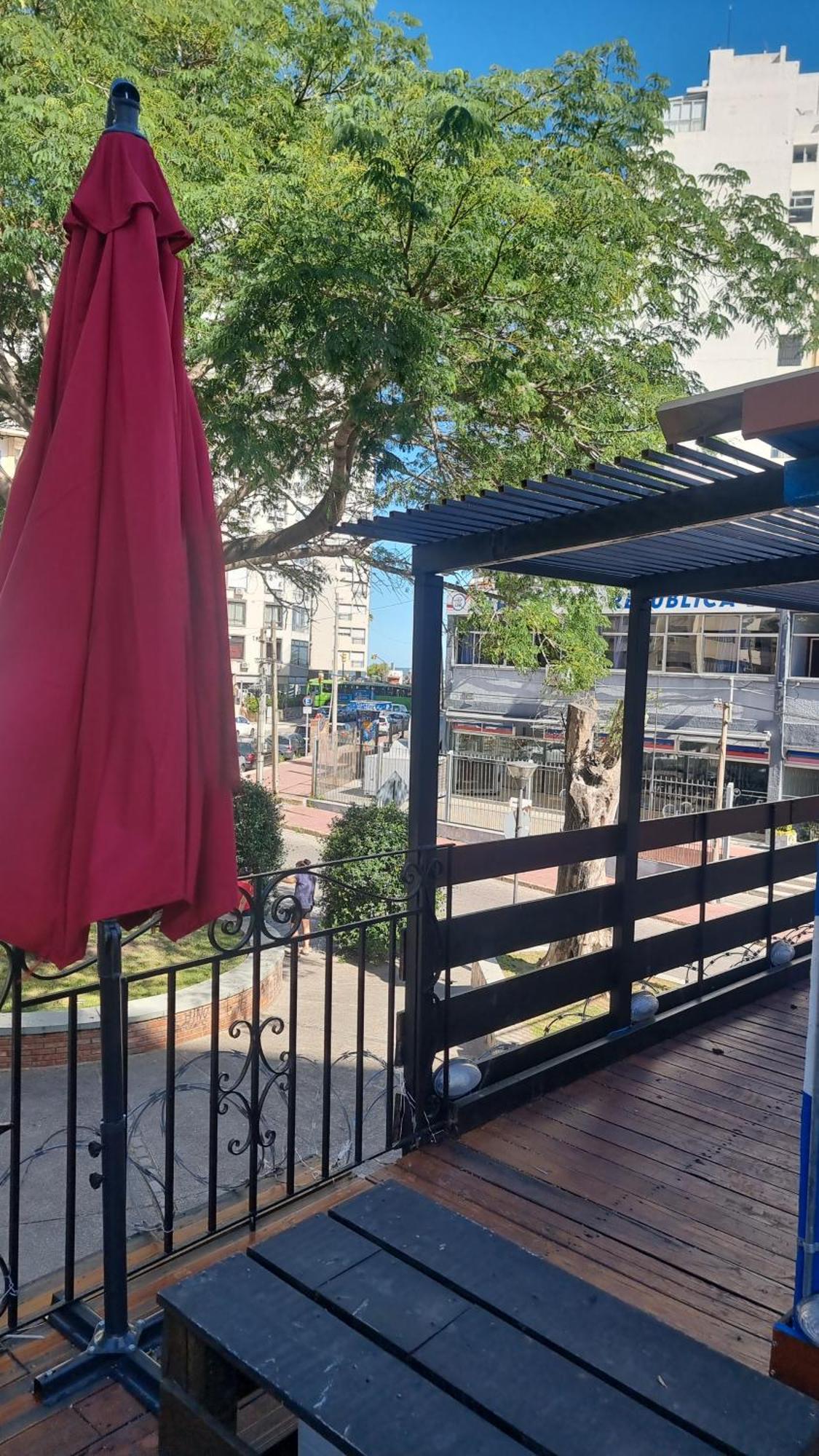 Loft Casa Dos Pisos Con Garage Pocitos Playa 4 Personas Сasa de vacaciones