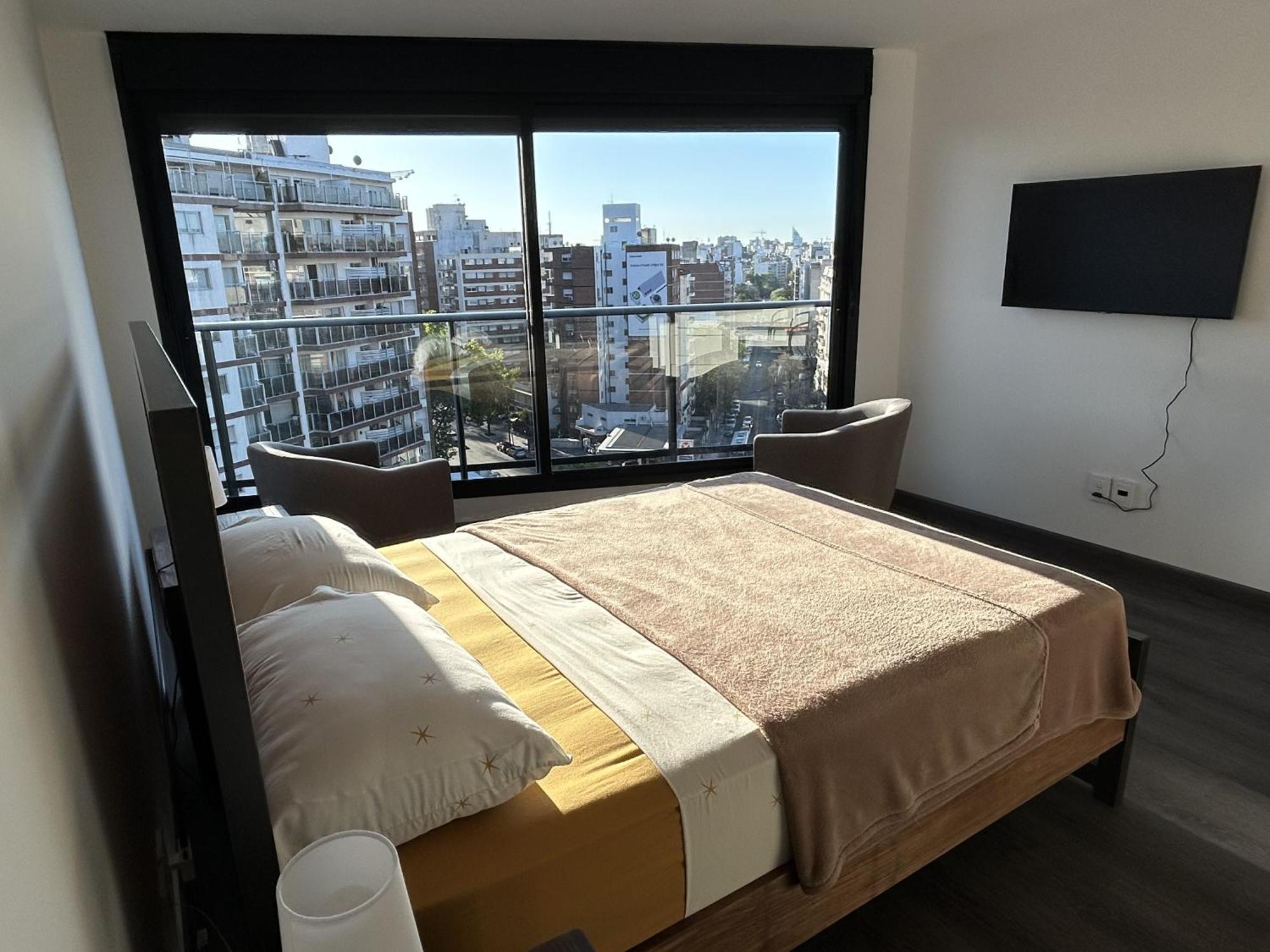 Amplio Y Nuevo Con Excelente Ubicación Y Vista Montevideo
