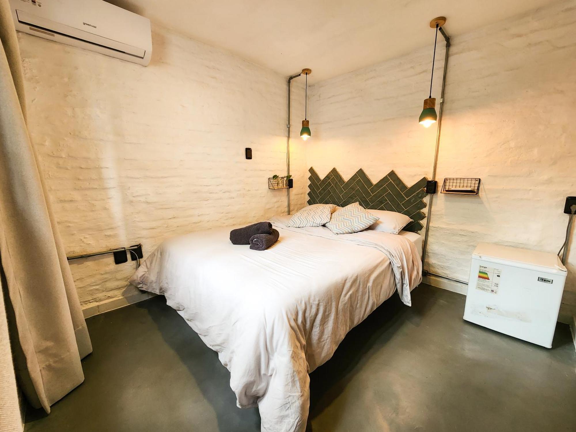 Mediomundo Hostal *
