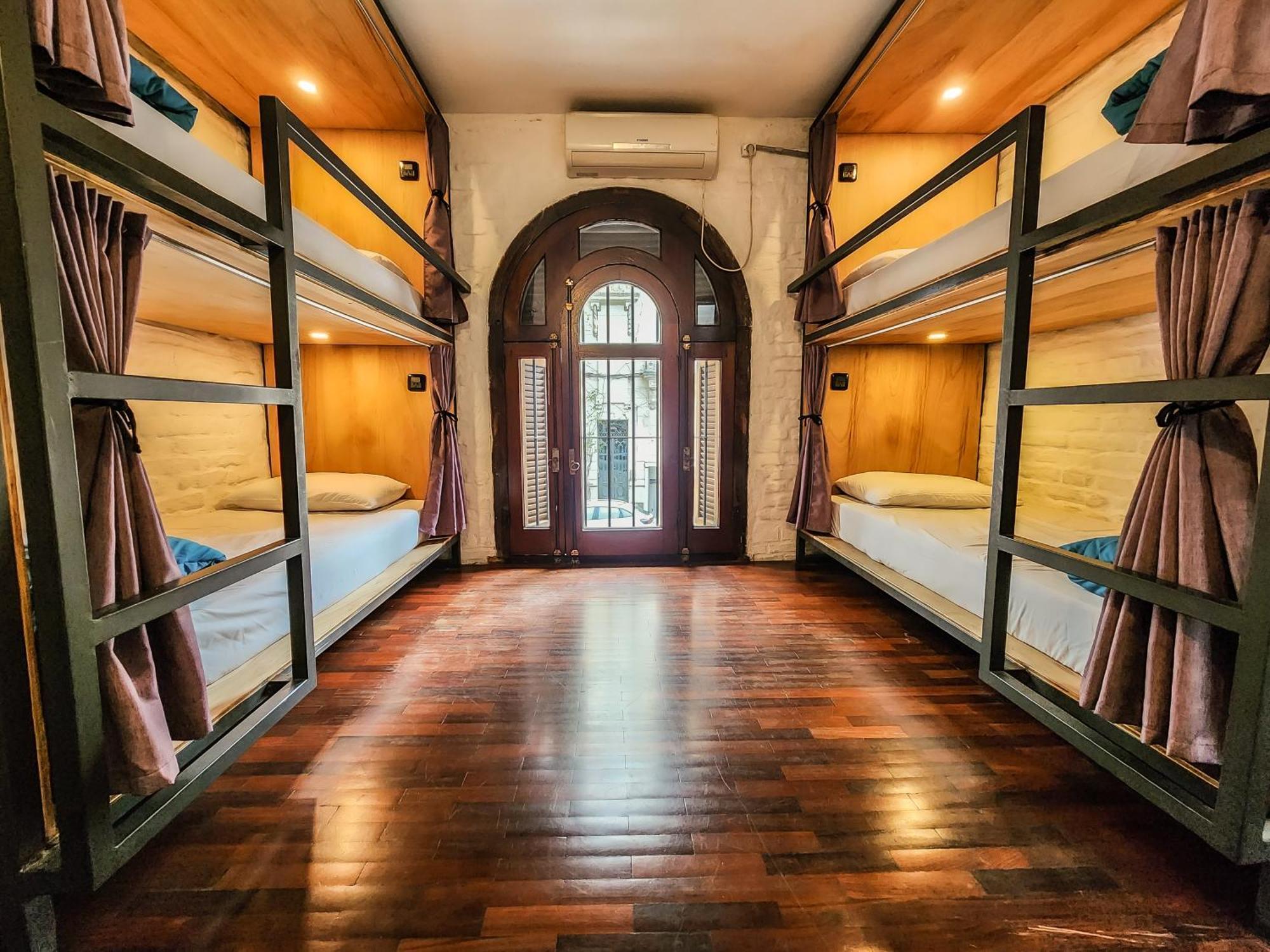 Hostal Mediomundo