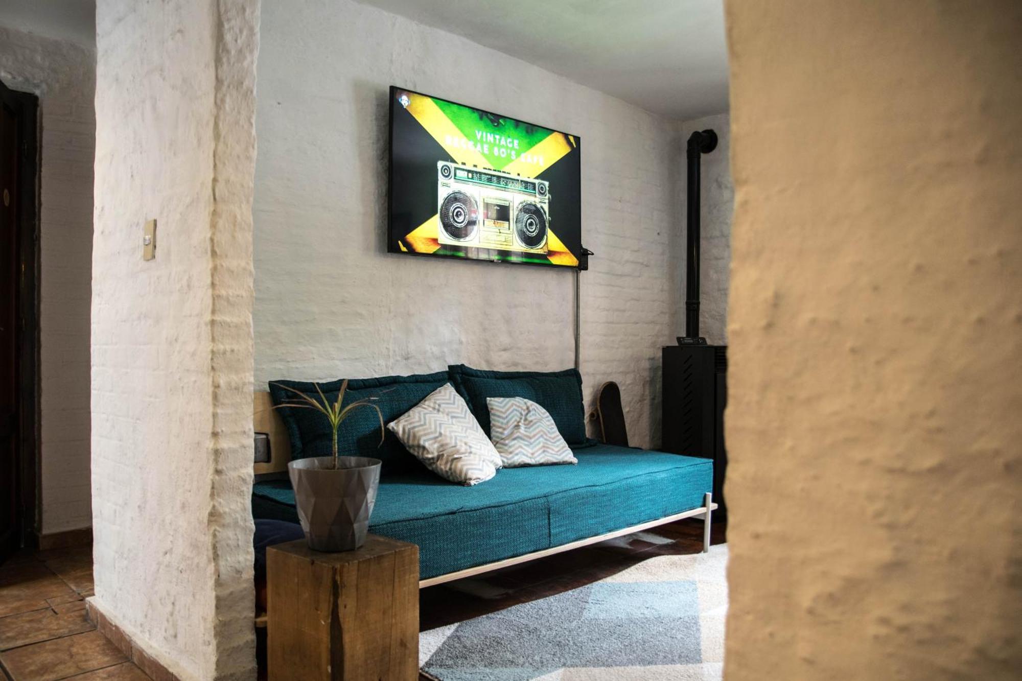 Hostal Mediomundo *