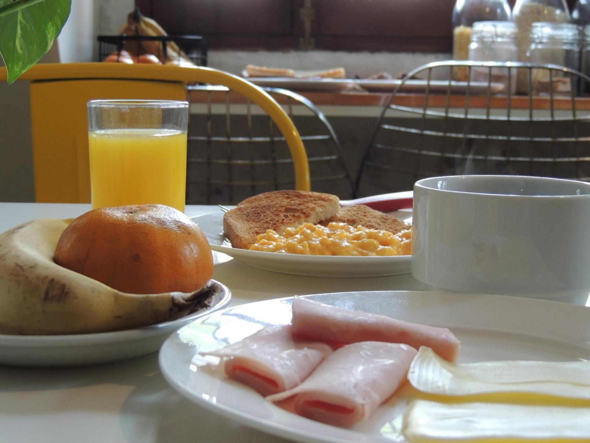Hostal Mediomundo Montevideo