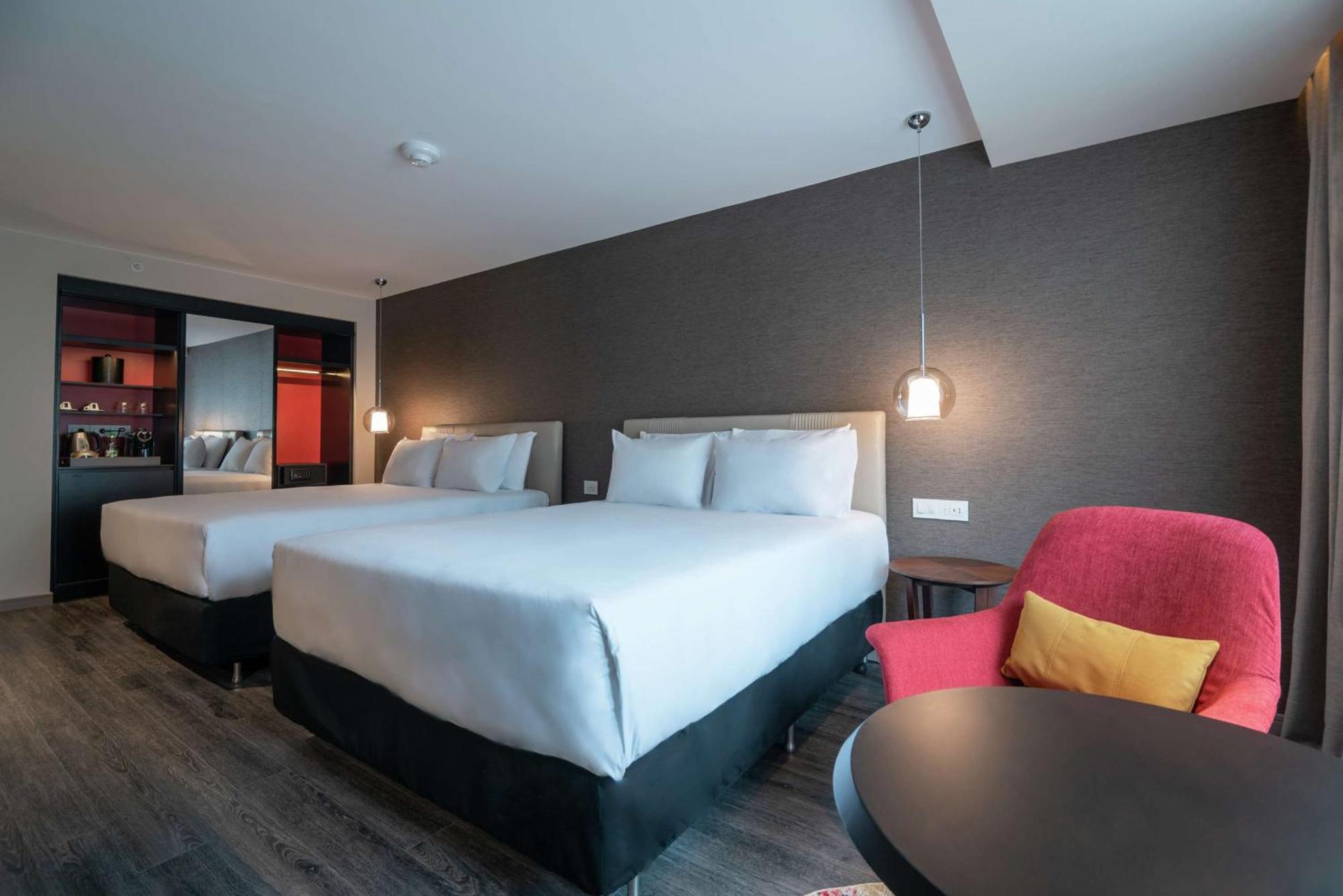 Soro Montevideo, Curio Collection By Hilton