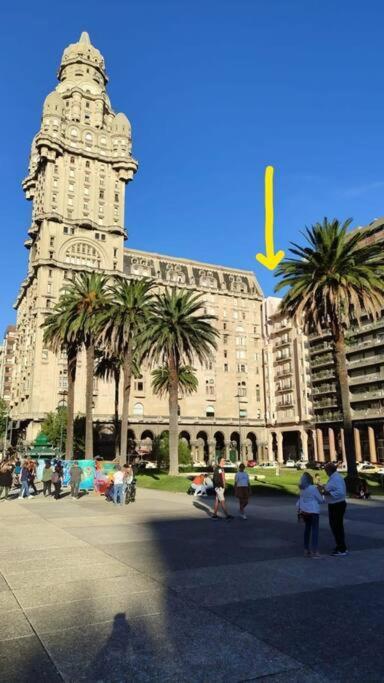 En La Plaza Independencia * Montevideo