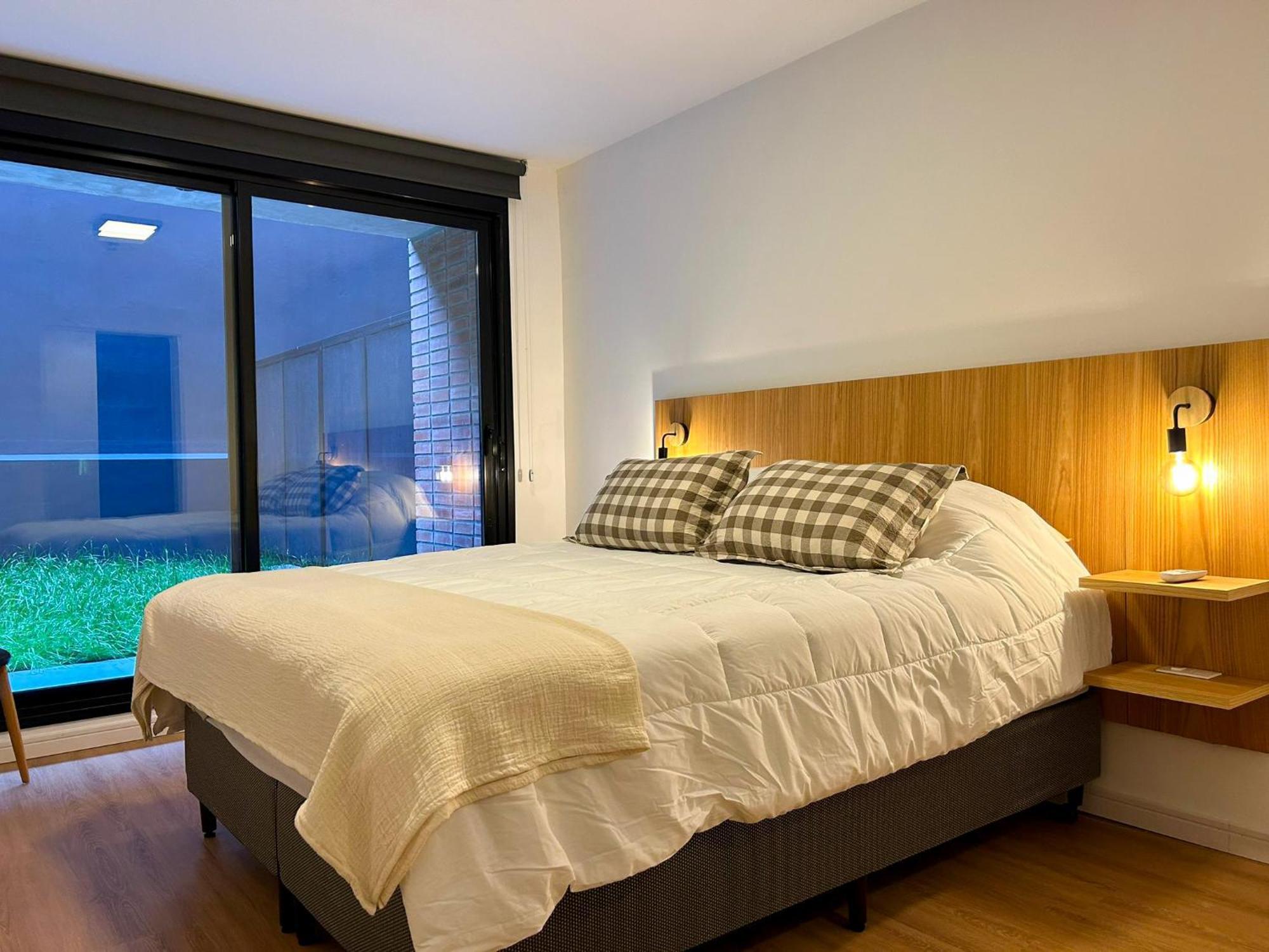 Edificio M1 - Frente A Punta Carretas Shopping - Gym Laundry Parrillero Solarium Apartamento *