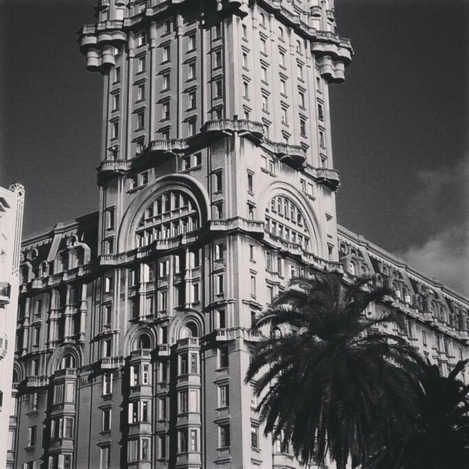Apartamento En El Palacio Salvo * Montevideo
