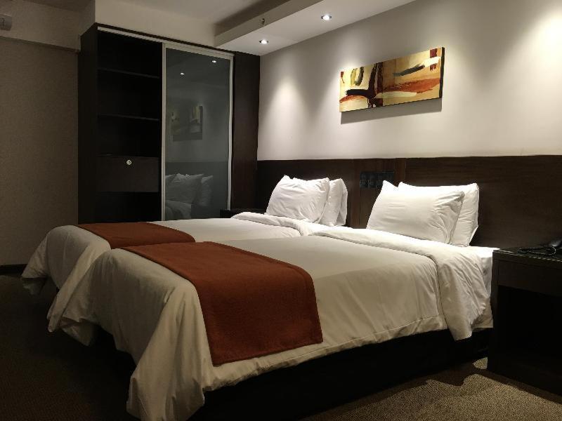 Crystal Tower 4* Montevideo