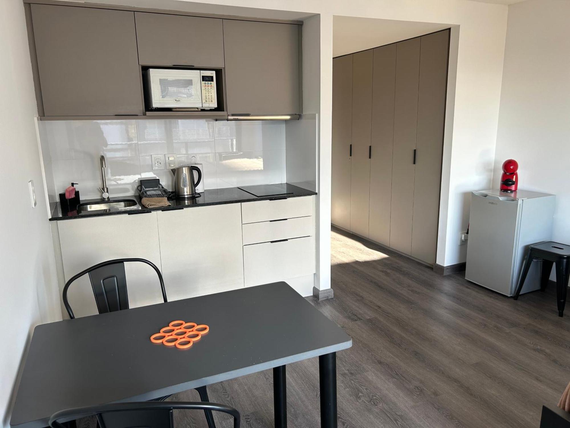 Amplio Y Nuevo Con Excelente Ubicación Y Vista Montevideo