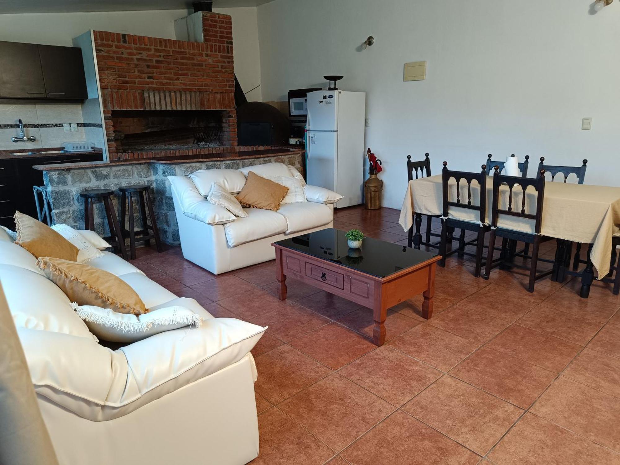 Casa Independiente En Malvin * Montevideo