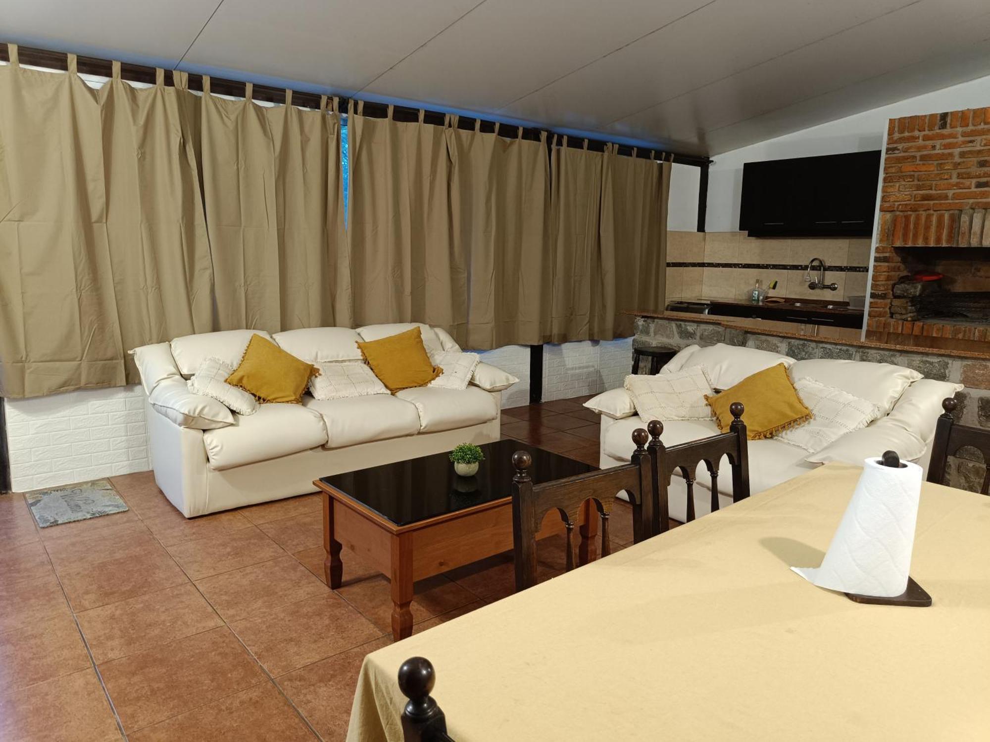 Casa Independiente En Malvin Сasa de vacaciones *