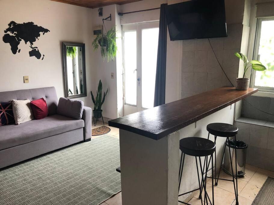 Duplex Economico Cerca Terminal Shopping Tres Cruces Montevideo