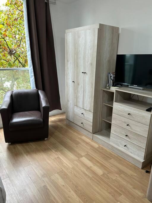 Apartamento Hermoso Y Monoambiente En Tres Cruces