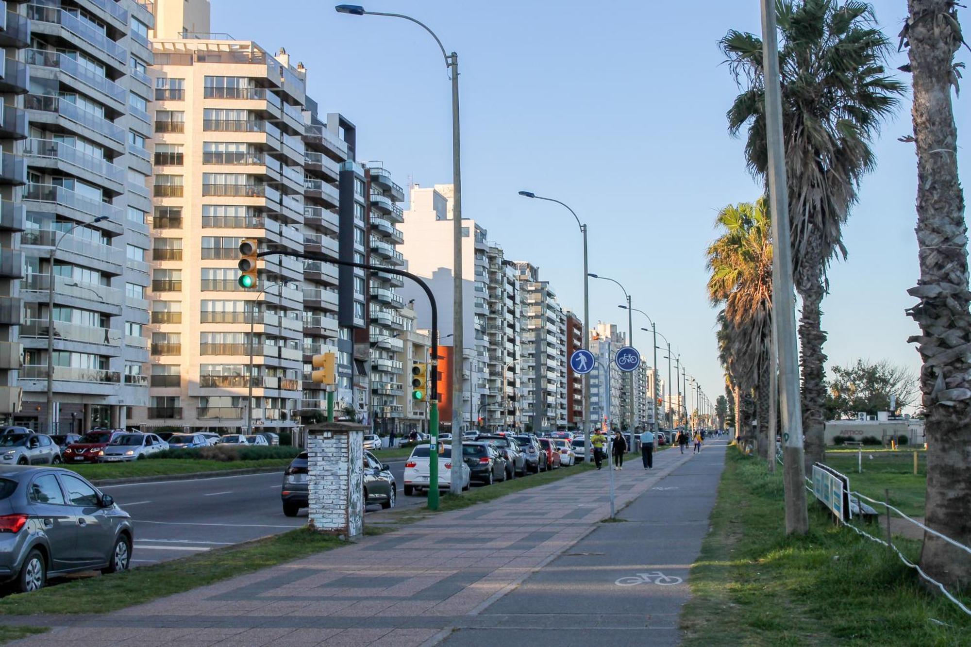 Edificio M1 - Edificio Frente A Punta Carretas Shopping - Gym Laundry Parrillero Solarium Apartamento Montevideo
