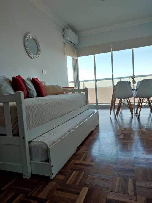 Apartamento Moderno Apto En Piso 9 Con Vista A Playa Pocitos!