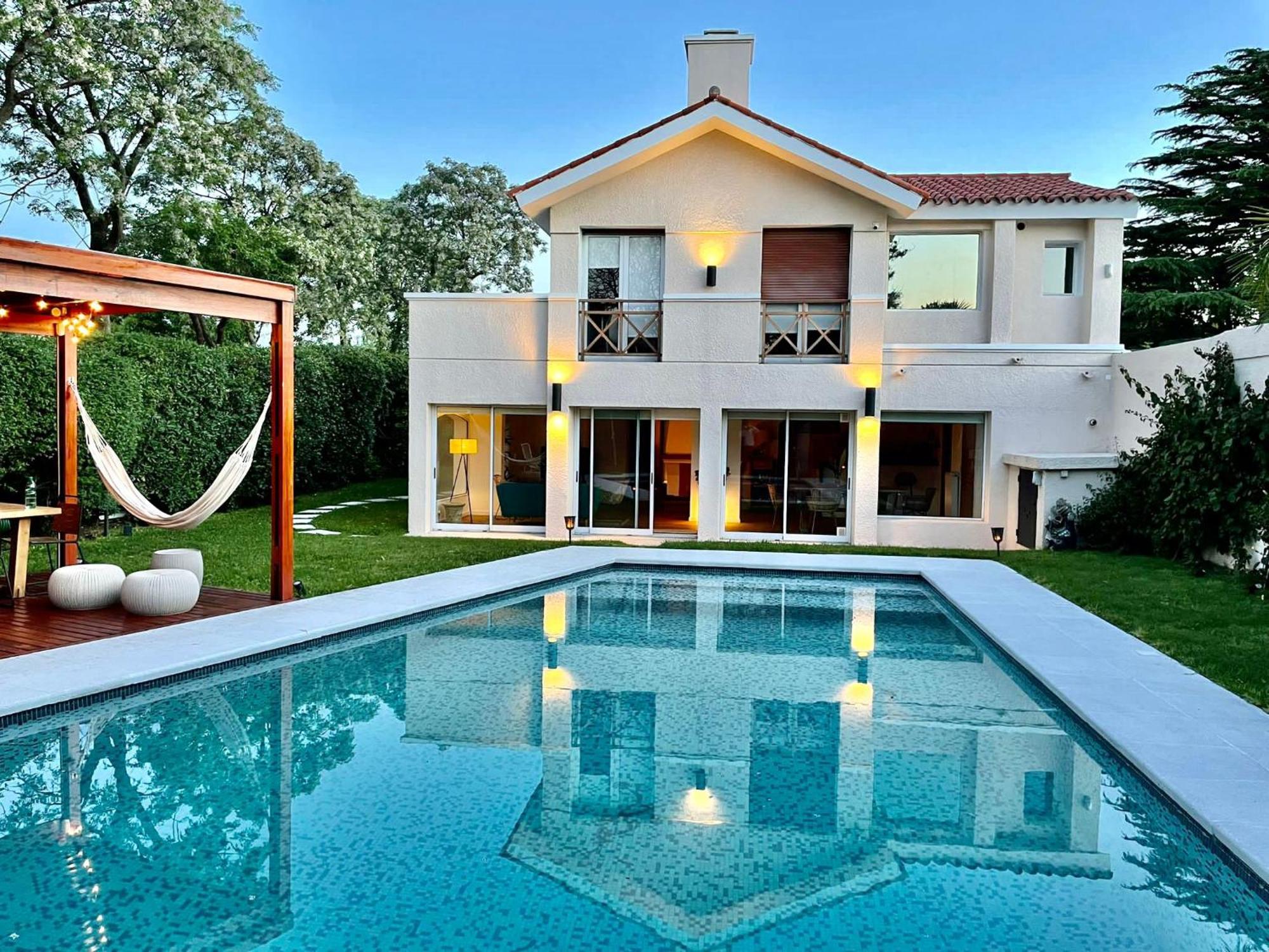Casa De Lujo En Carrasco Sur, Espectacular!