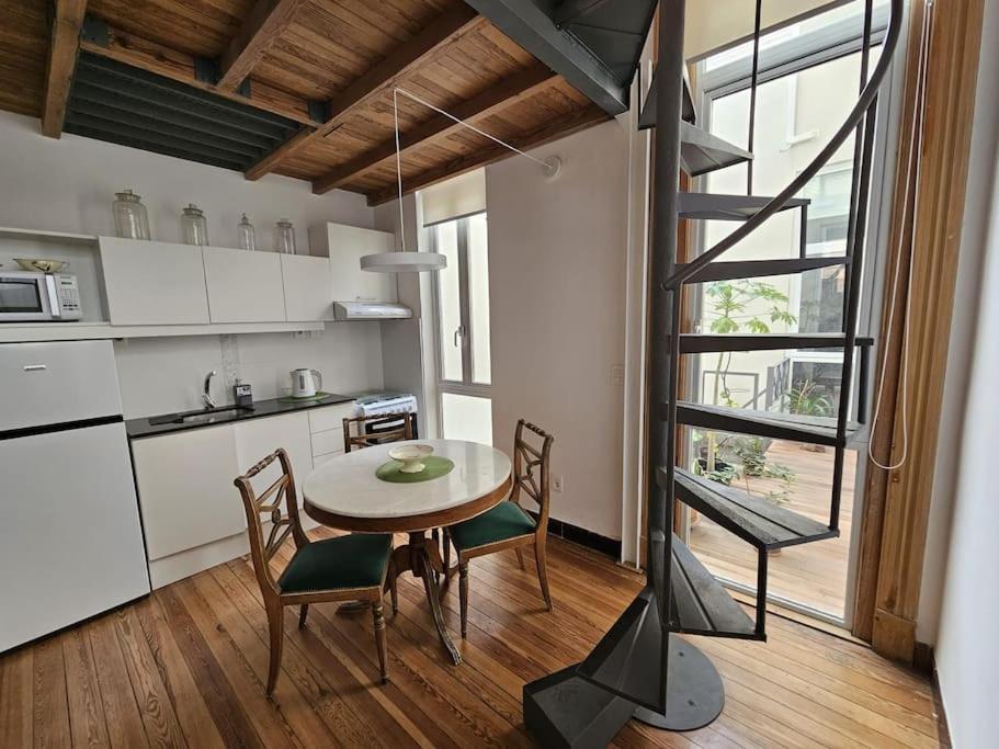 Loft Reciclado Estilo Antiguo A 100mts Del Mar 101 Montevideo