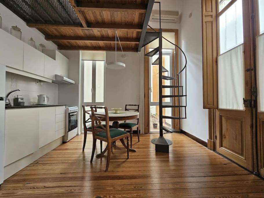 Loft Reciclado Estilo Antiguo A 100mts Del Mar 101 * Montevideo