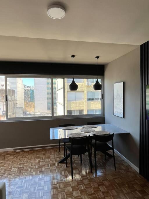 Luminoso Y Confortable En El Corazon De La Ciudad Apartment Montevideo