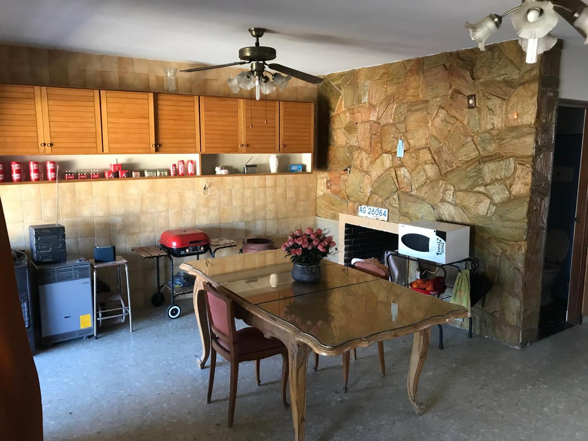 Large 2 Floors In Carrasco *