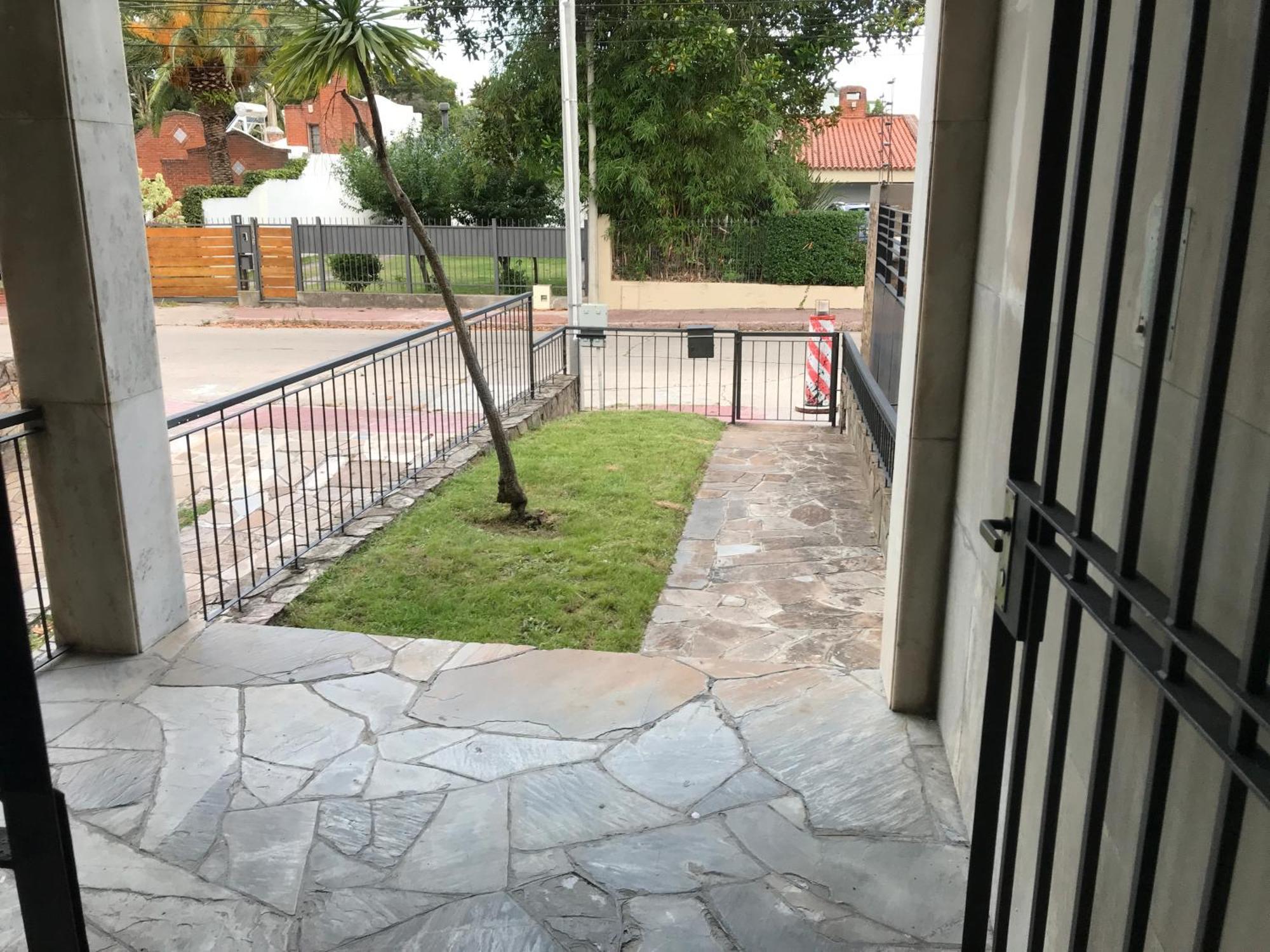 Large 2 Floors In Carrasco *