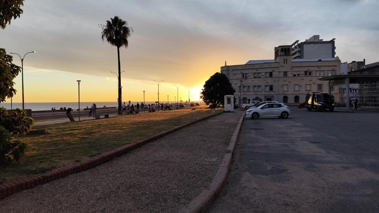 An Just Steps From The Sea Un A Pasos Del Mar Apartamento Montevideo